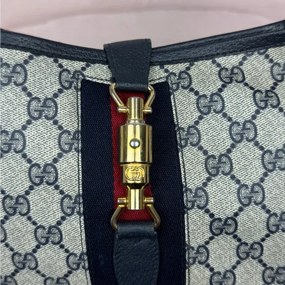 Gucci Jackie Vintage Black and Red Shoulder Bag - Picture 6 of 16